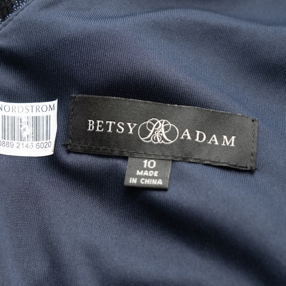 Betsy & Adam Floral Metallic Crinkle Gown - Picture 4 of 13